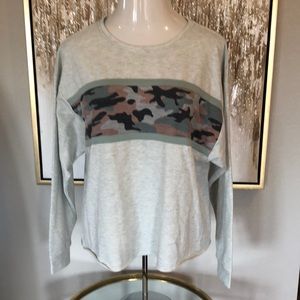 HEM AND THREAD GRAY WITH CAMOUFLAGE DESIGN